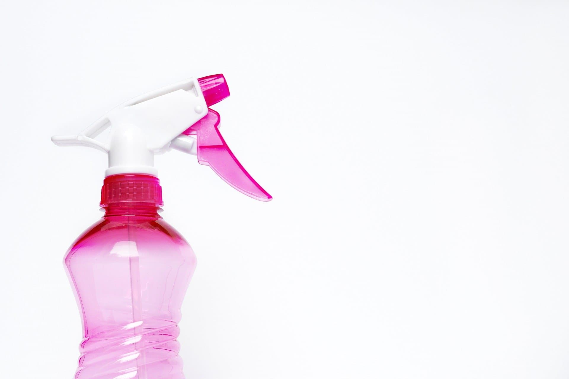 spray-bottle-2754171 1920